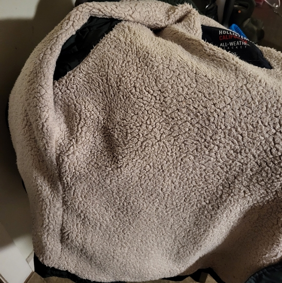 Hollister sherpa lined all weather jacket. Unisex xl. - Picture 15 of 16